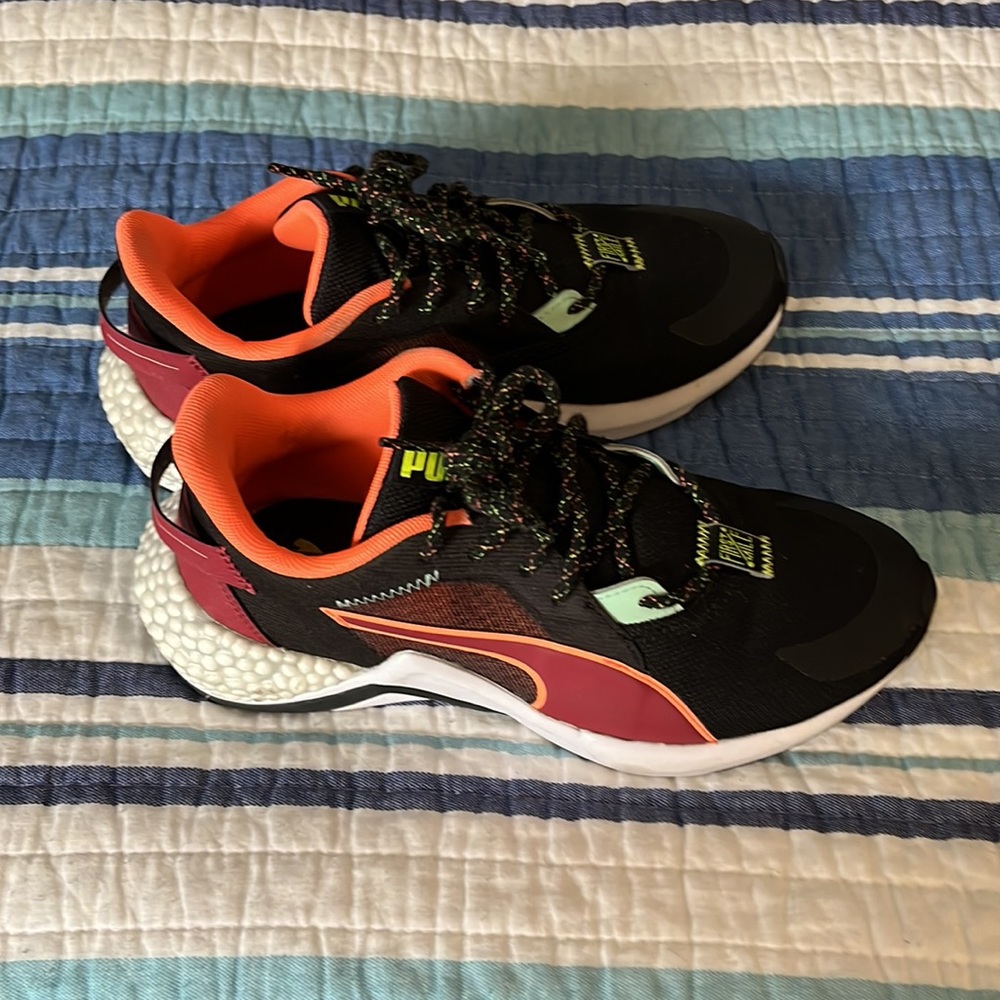 Puma Running Shoes - Picture 3 of 5